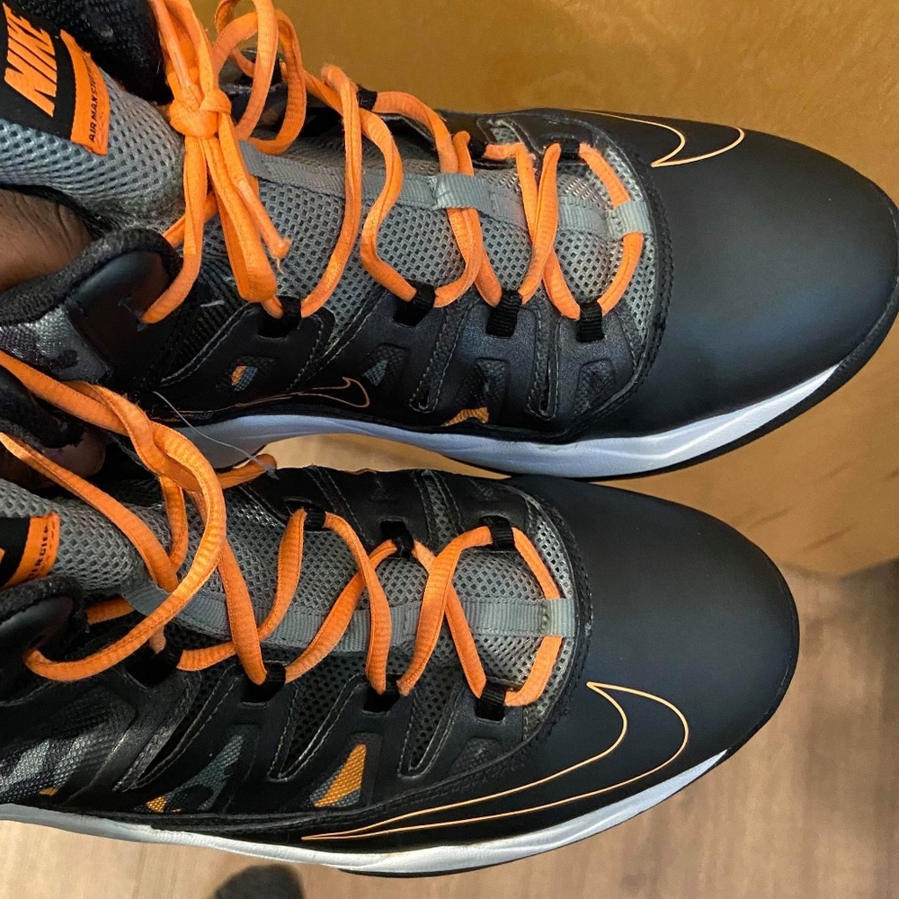 NIKE AIR MAX STUTTER STEP BASKETBALL SHOES